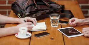 Hände mit Smartphone